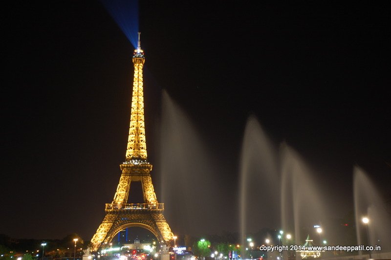 Eiffel_Tower07.jpg